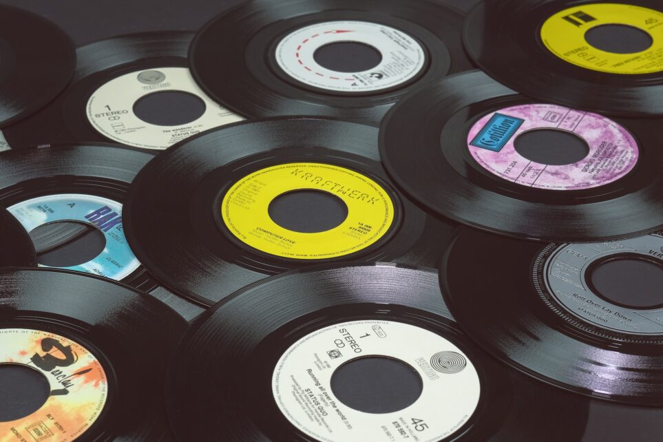 the-resurgence-of-vinyl-record-sales-and-its-impact-on-the-music-industry-in-2023-4